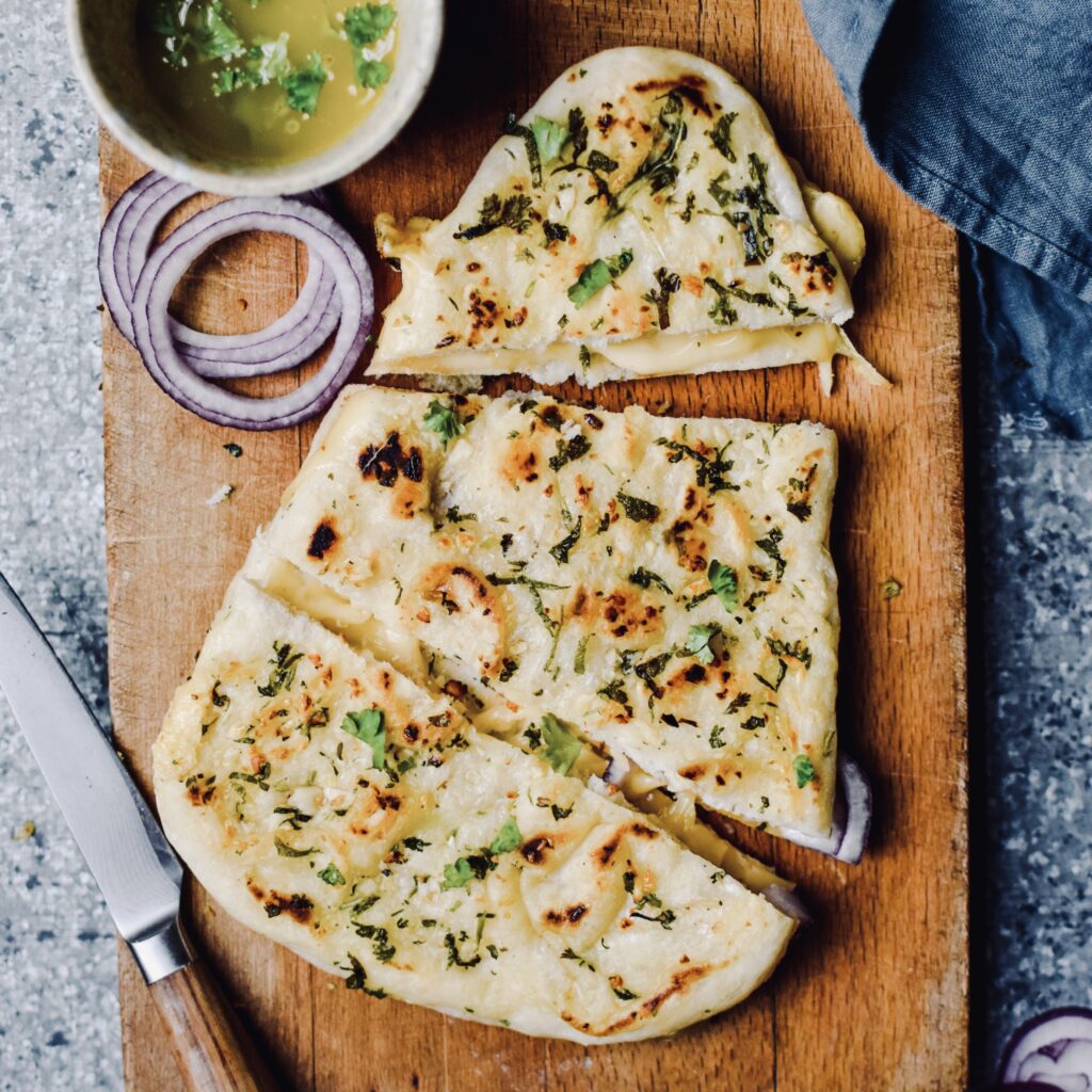 Cheese garlic naan