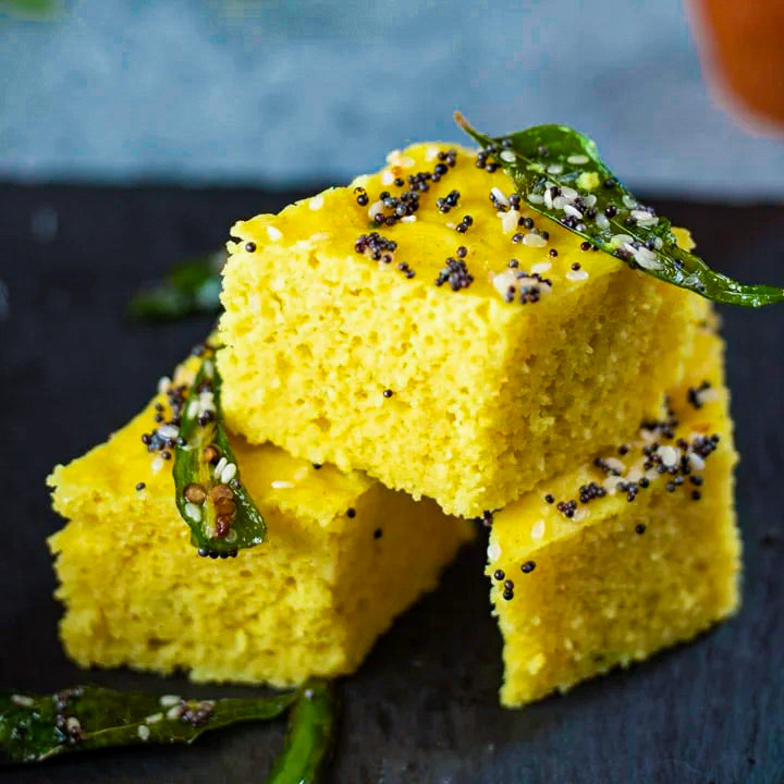 How to make khaman dhokla in 6 easy steps.