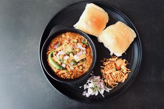 Misal Pav Recipe | Just In 4 Easy Steps.