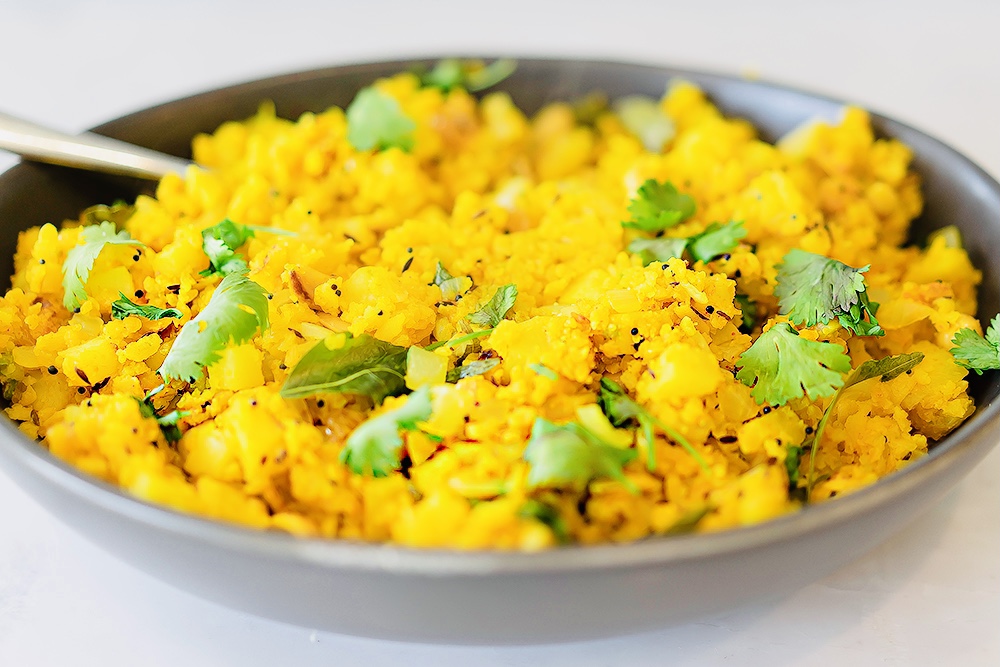 Step By Step Instructions Of Kanda Batata Poha Recipe: