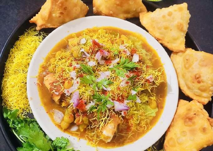 Samosa Chaat Recipe | Just In 4 Easy Steps.