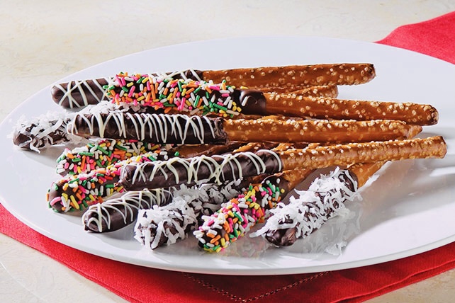 Chocolate-Dipped Pretzels Recipe | Just In 8 Easy Steps.