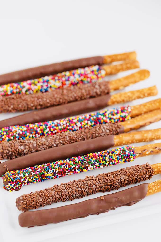 Chocolate-Dipped Pretzels Recipe By newszzers