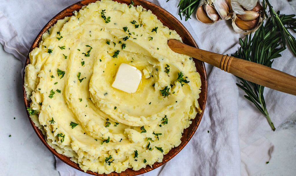 Garlic Mashed Potatoes Recipe | Just In 10 Easy Steps.